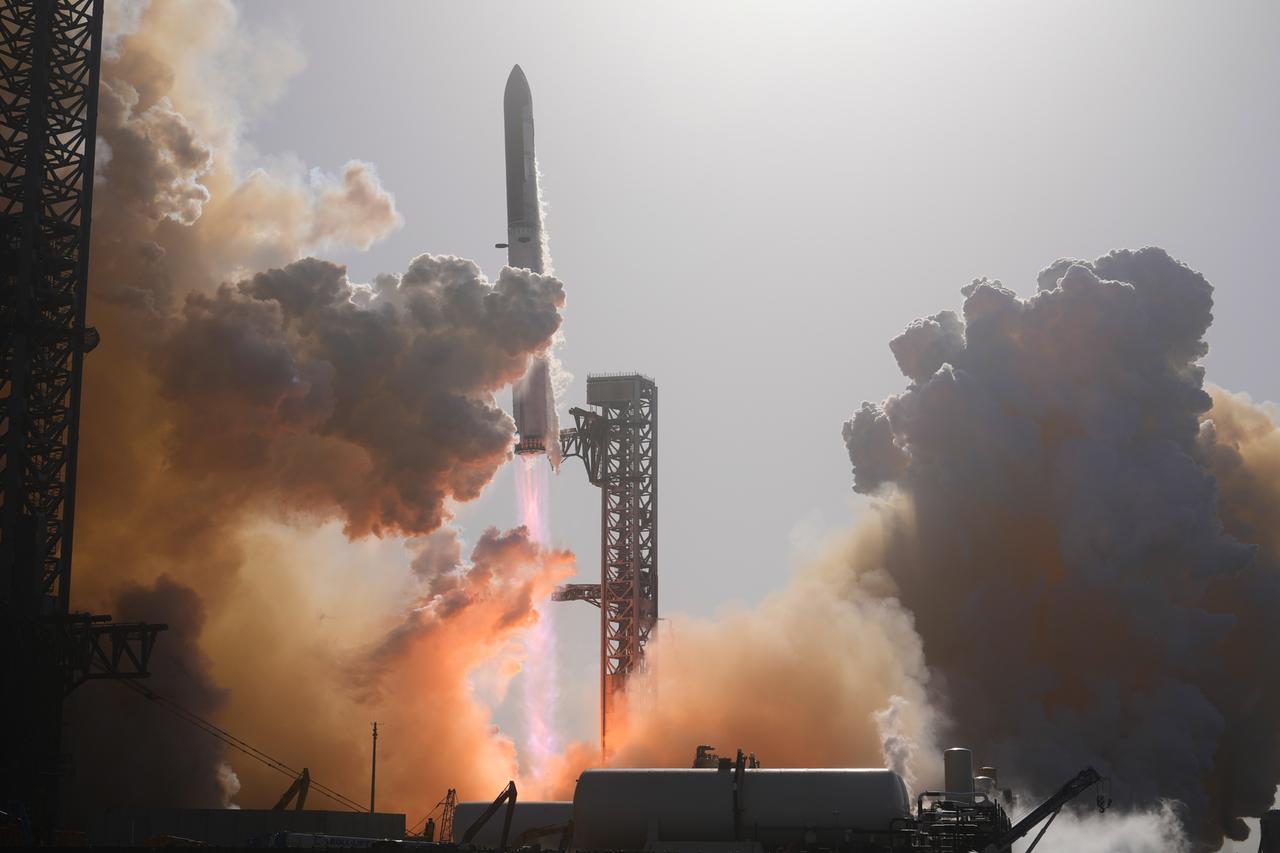 Un razzo SpaceX si schianterà sulla Luna: il lampo visibile dalla Terra – Ecco quando e come vederlo