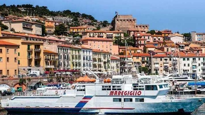 Il traghetto adesso in servizio per andare da Porto Santo Stefano all’Isola del Giglio