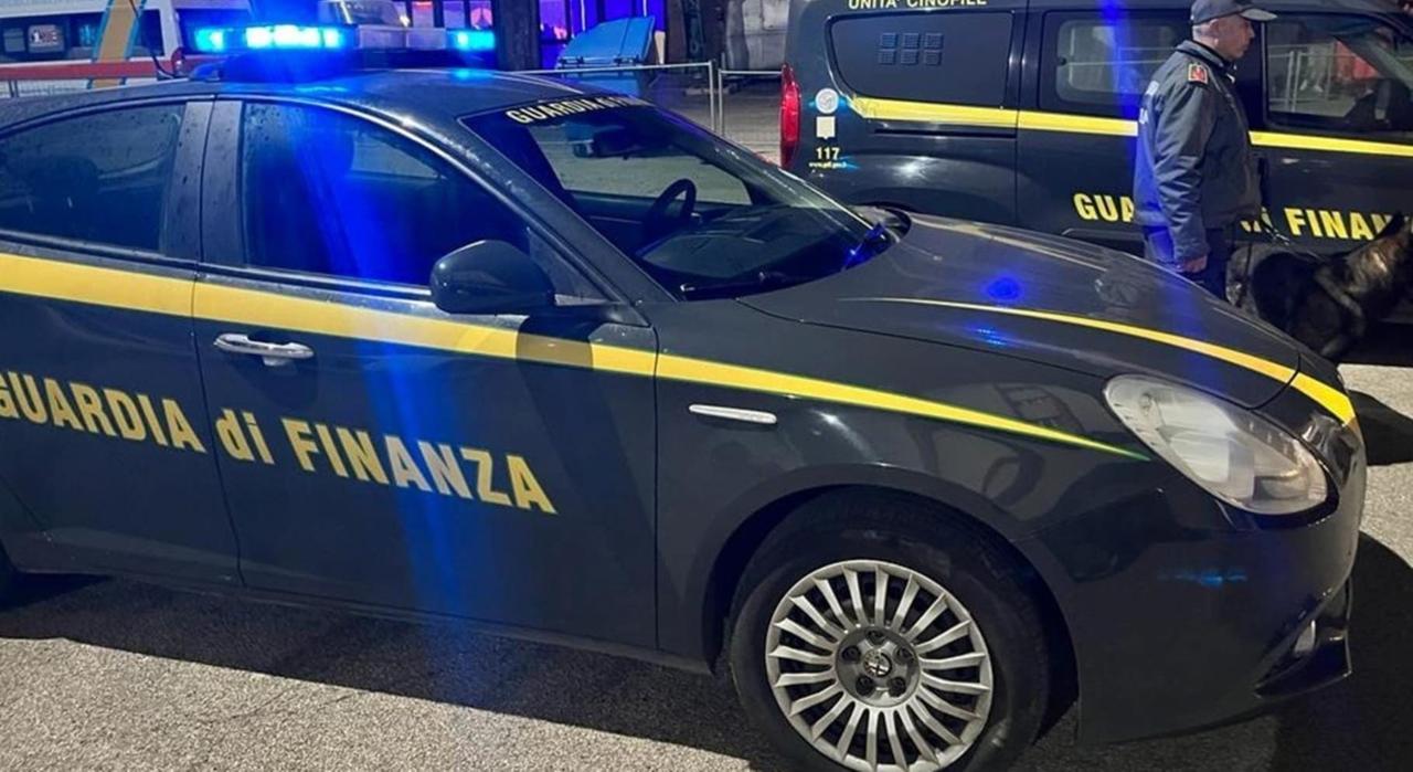 Viene sorpreso a spacciare dalla Guardia di finanza: in tasca aveva ecstasy, ketamina e metadone