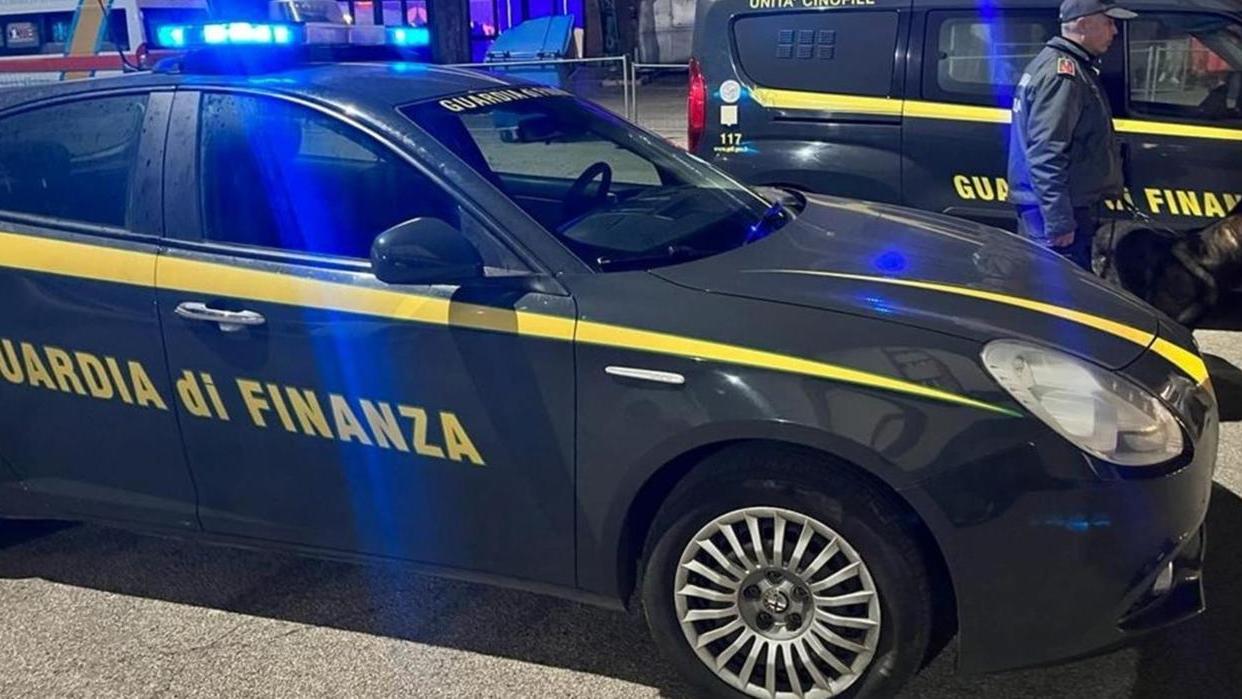 Viene sorpreso a spacciare dalla Guardia di finanza: in tasca aveva ecstasy, ketamina e metadone