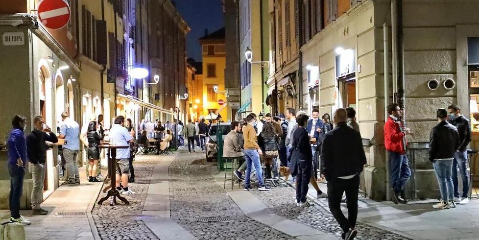 Risse in via Gallucci, è “guerra” tra esercenti: «Colpa di due bar che attirano persone moleste»