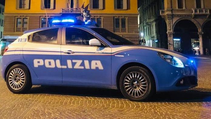 Aggredisce la compagna e la figlia, poi tenta la fuga: arrestato dalla polizia
