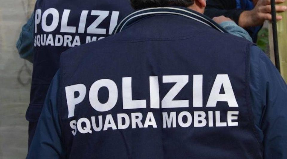 Blitz della Polizia, arrestato nel Sassarese un ricercato dall’Interpol per narcotraffico: era in vacanza con la moglie