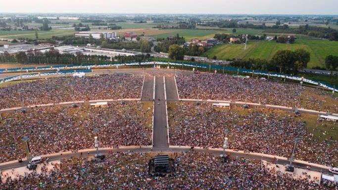 Caso Hellwatt, la mail che svela il flop: meno di 100mila biglietti venduti per cinque giornate alla Rcf Arena