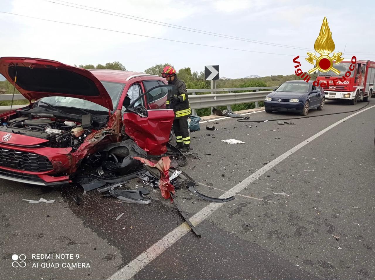 Frontale tra auto sulla 125, sul posto l’elicottero e due ambulanze: feriti in codice rosso