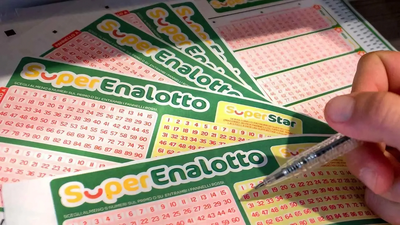 Superenalotto, i numeri vincenti di oggi – Jackpot da 204,1 milioni di euro