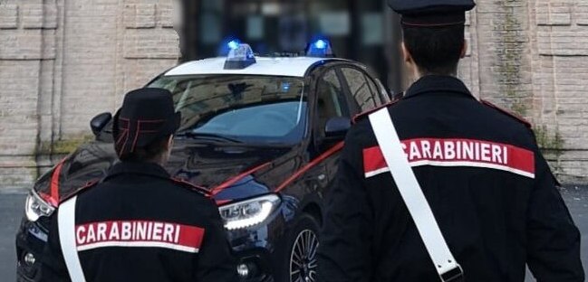 Picchia la coinquilina incinta e la minaccia di morte: denunciata una 41enne