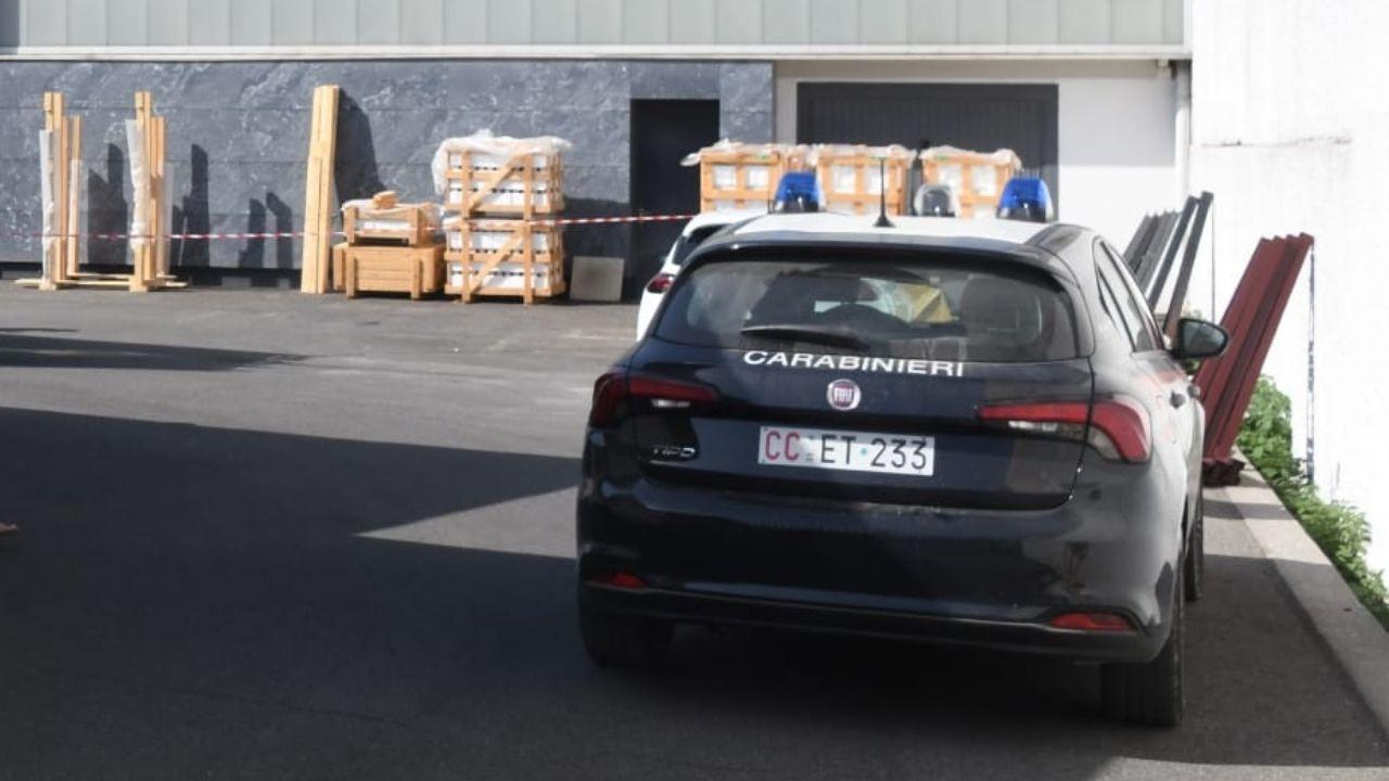 Carrara, muore a 44 anni schiacciato dalle lastre di marmo in azienda