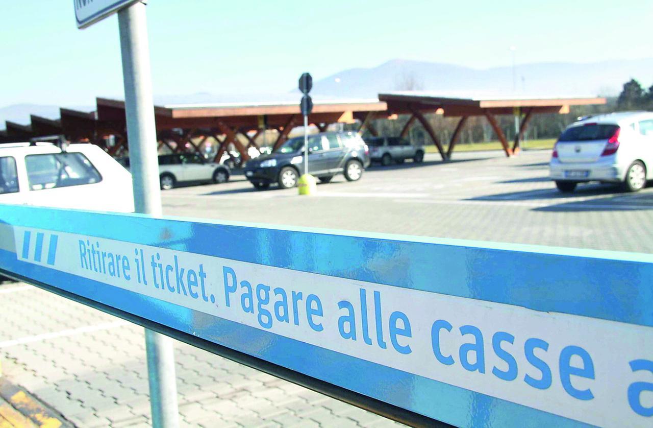 Parcheggi dell’ospedale: Prato vorrebbe fare come Pistoia ma non può