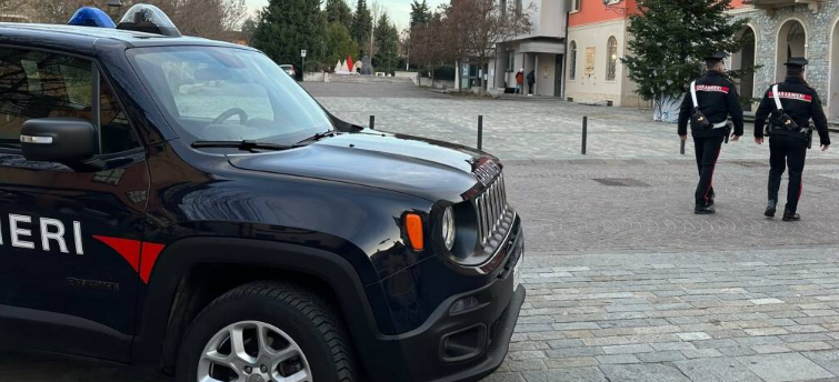 Controllava l’ex con Gps e AirTag nascosti nelle auto: 59enne denunciato e allontanato