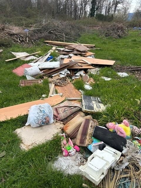 Discarica abusiva scoperta nei boschi di Vernio: due denunce