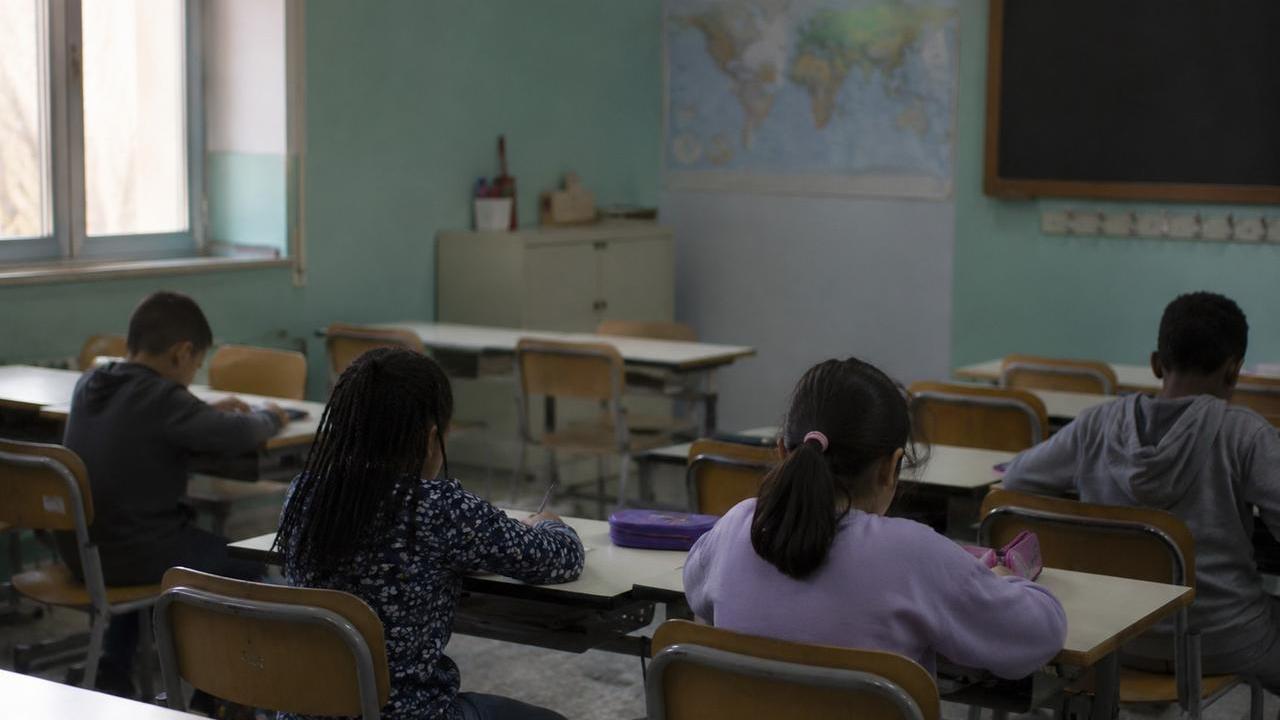 Denatalità, l’onda arriva nelle scuole reggiane: in un anno persi 1.265 studenti