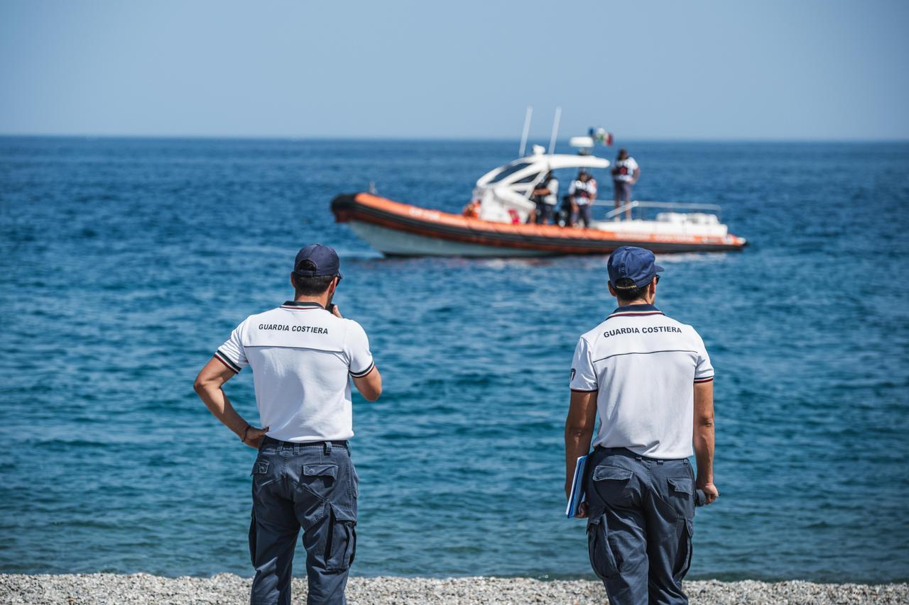Guardia costiera, lotta all’abusivismo e agli ombrelloni segnaposto: sanzioni per 28mila euro