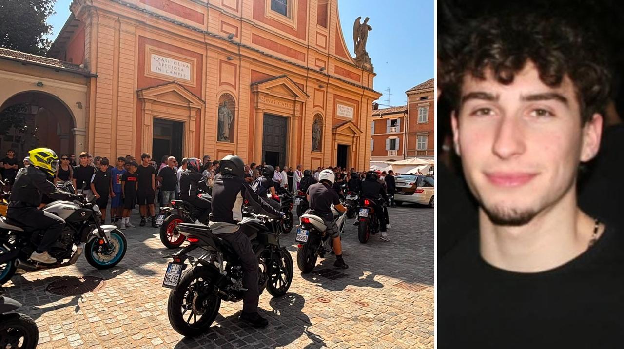 Il corteo degli amici in moto per accompagnare Giuseppe nel suo ultimo viaggio