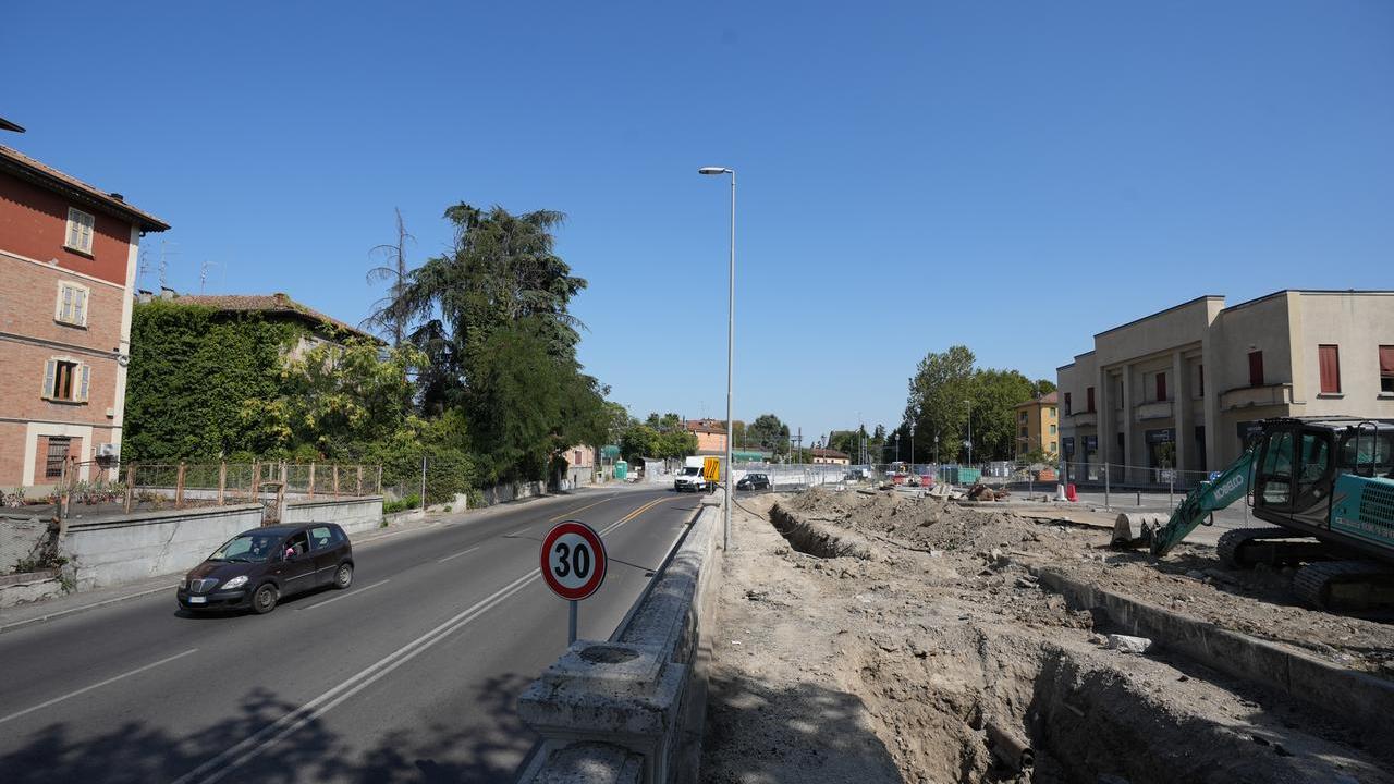Reggio Emilia, onda verde a una sola corsia per 5 settimane. Perché cambia la viabilità sulla Circonvallazione