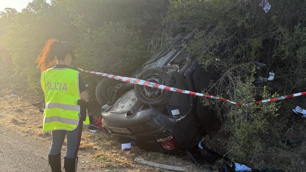 Spaventoso incidente sulla Sassari-Olbia: auto si ribalta più volte e finisce in cunetta