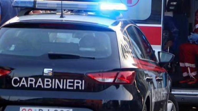 Si cosparge di liquido infiammabile e si dà fuoco davanti casa della ex, è gravissimo