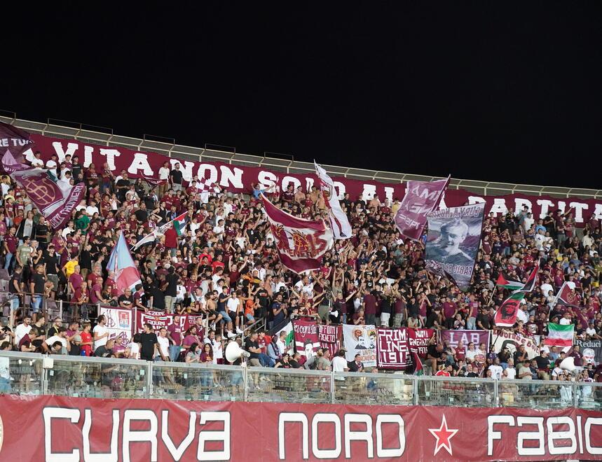 
	La curva del Livorno

