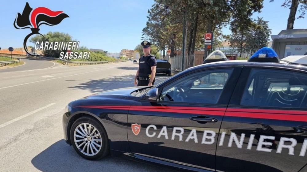 Inseguimento per le vie di Sassari, fermato un uomo su un camioncino rubato