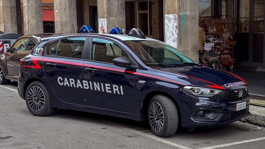 Ferrara, trova 950 euro abbandonati: li consegna subito ai carabinieri