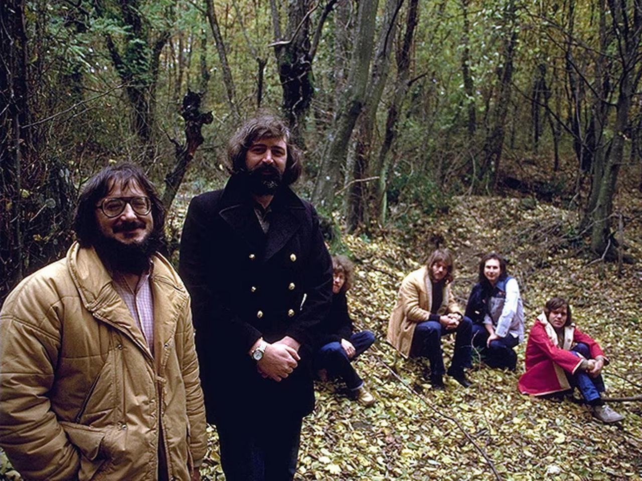 La morte di Guccini, i Nomadi: «Interpretare le sue canzoni fu il nostro atto di coraggio e ribellione»