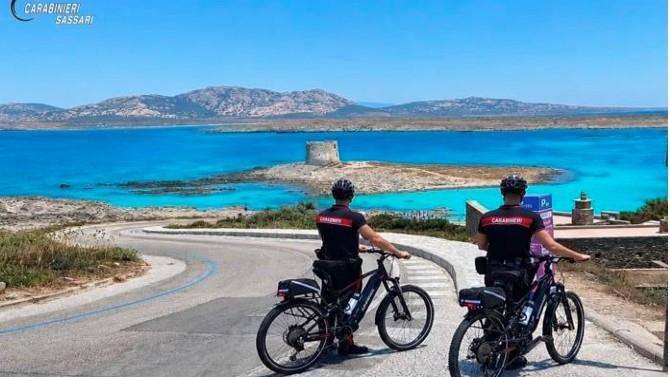 Ambiente, alla Pelosa arrivano i carabinieri con la bici elettrica
