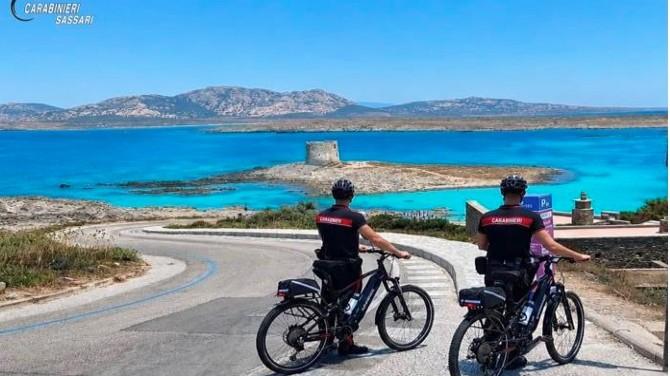 Ambiente, alla Pelosa arrivano i carabinieri con la bici elettrica