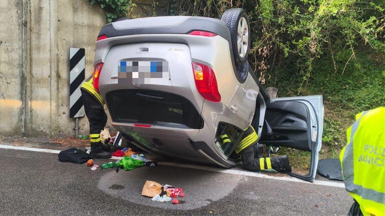 Sul posto i vigili del fuoco (foto vigili del fuoco)