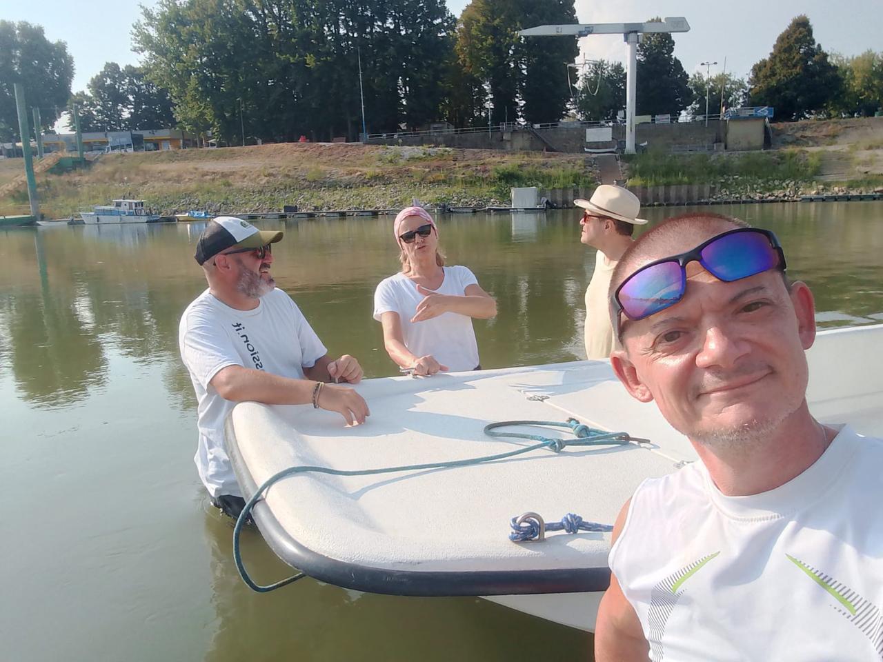 Il Po è così in secca che lo attraversano a piedi da Boretto a Viadana: «Non è più il Grande Fiume. Ora è il grande fosso»