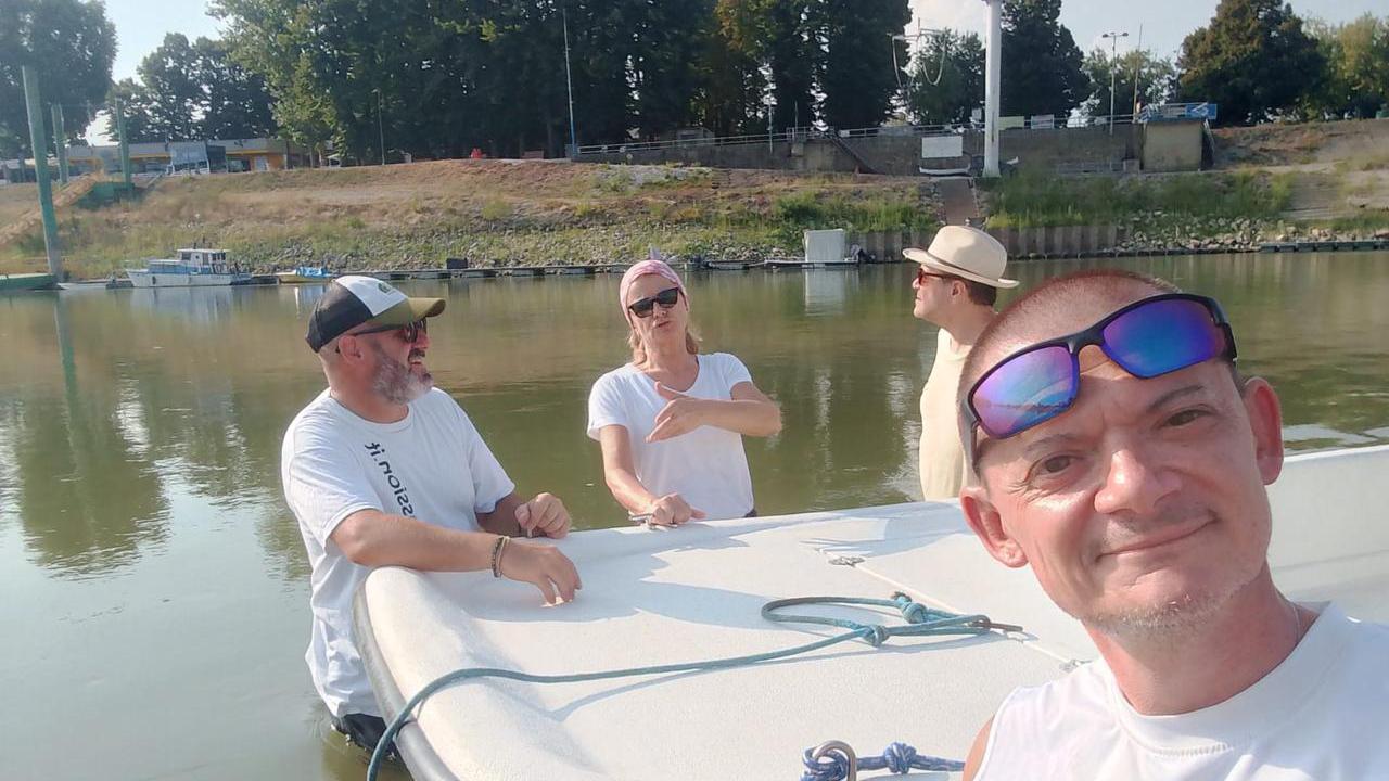 Il Po è così in secca che lo attraversano a piedi da Boretto a Viadana: «Non è più il Grande Fiume. Ora è il grande fosso»