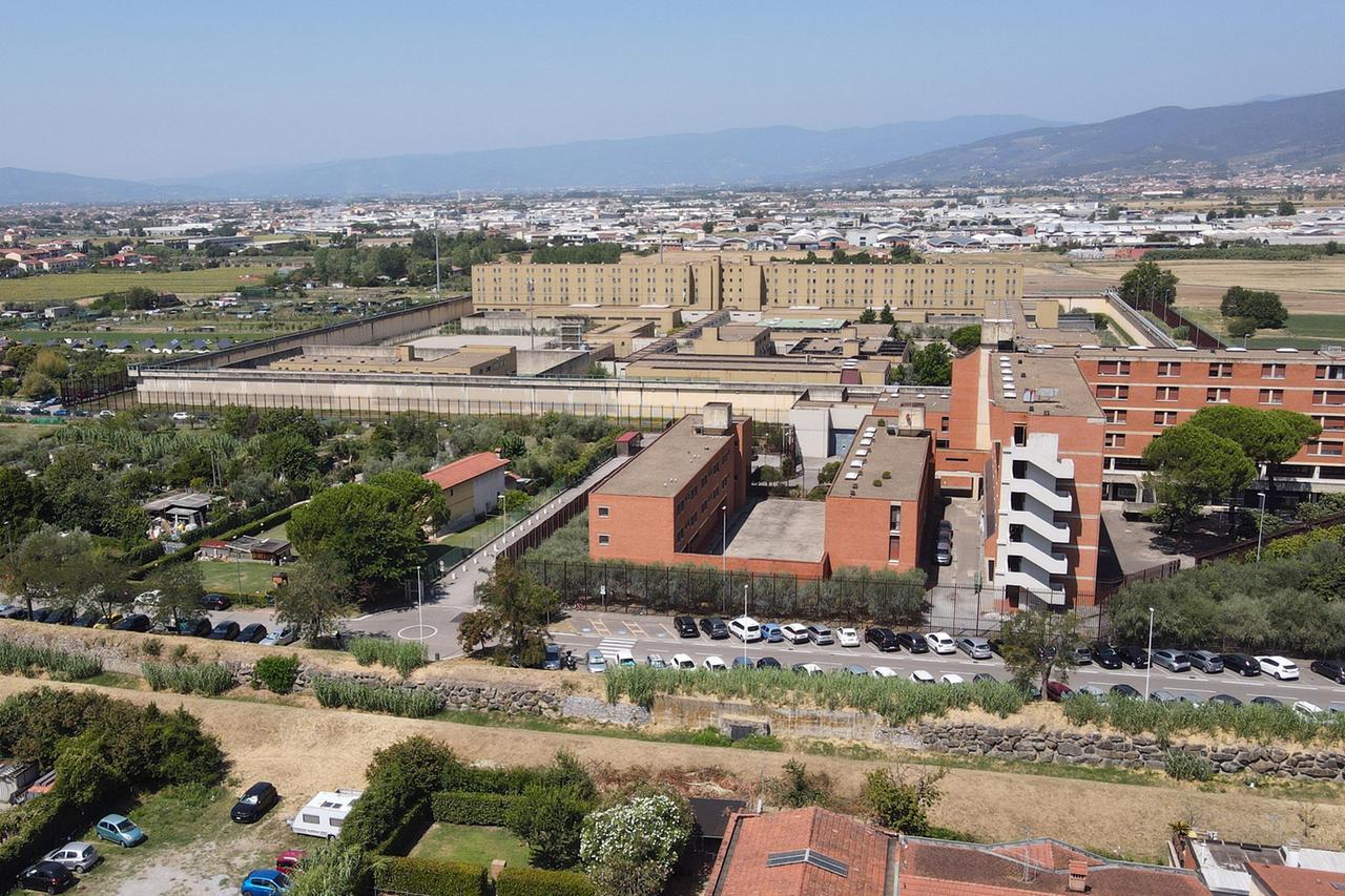 
	Una veduta dall'alto del carcere della Dogaia (foto Nucci)

