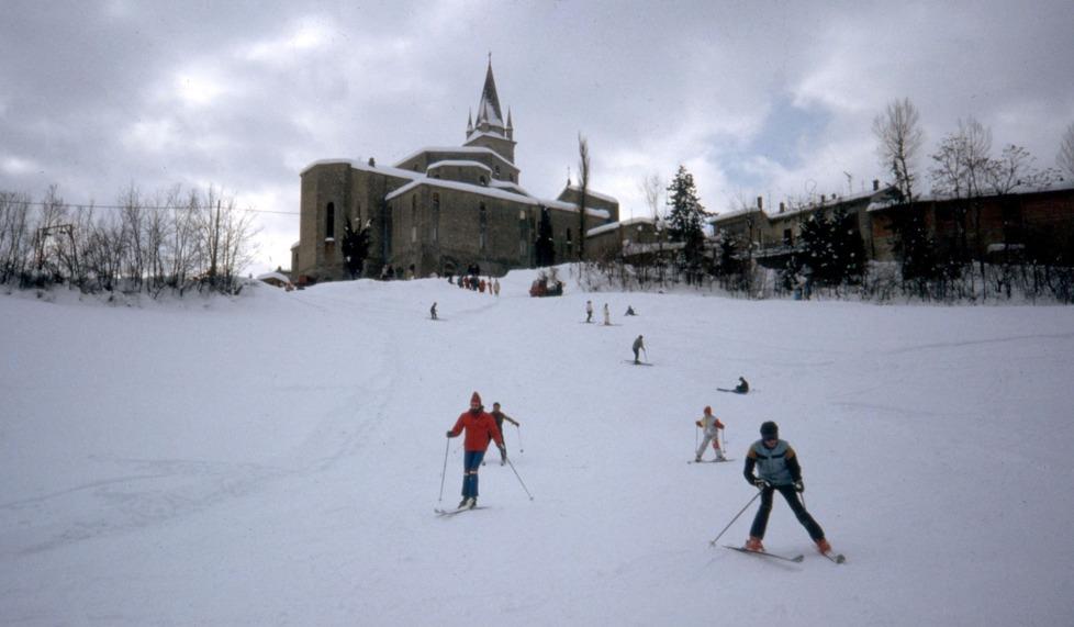 Quando a Zocca si sciava anche grazie… a Vasco Rossi: il docufilm che racconta la storia dello skilift