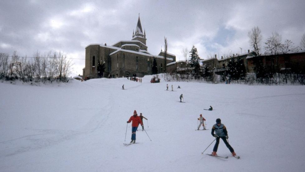 Quando a Zocca si sciava anche grazie… a Vasco Rossi: il docufilm che racconta la storia dello skilift