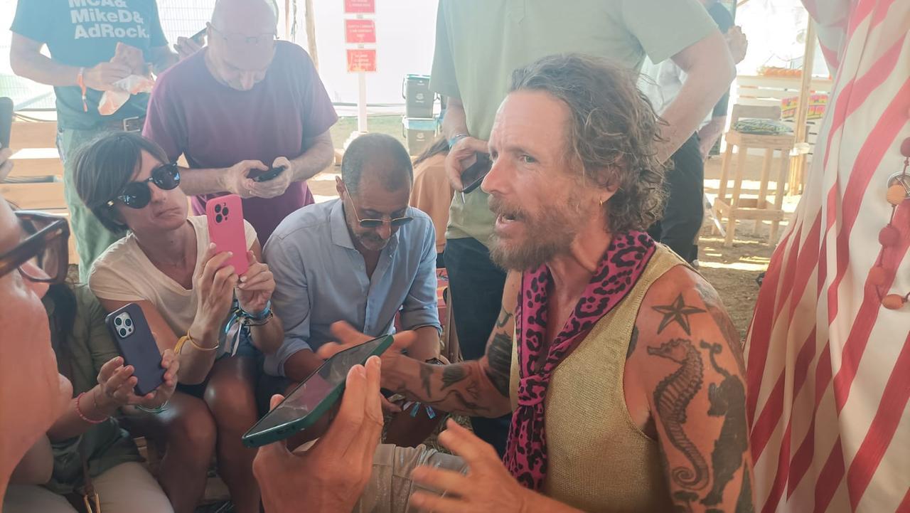 Jovanotti a Olbia accende la festa: «Ho quasi 60 anni, ma la musica resta la mia energia»