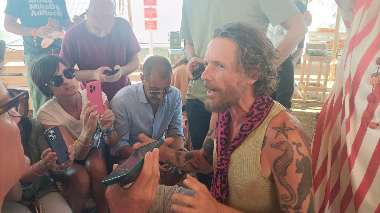 Jovanotti a Olbia accende la festa: «Ho quasi 60 anni, ma la musica resta la mia energia»