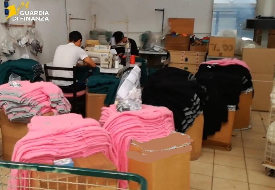 
	La Guardia di finanza ha scoperto 14 lavoratori in nero nella sartoria di Carpi

