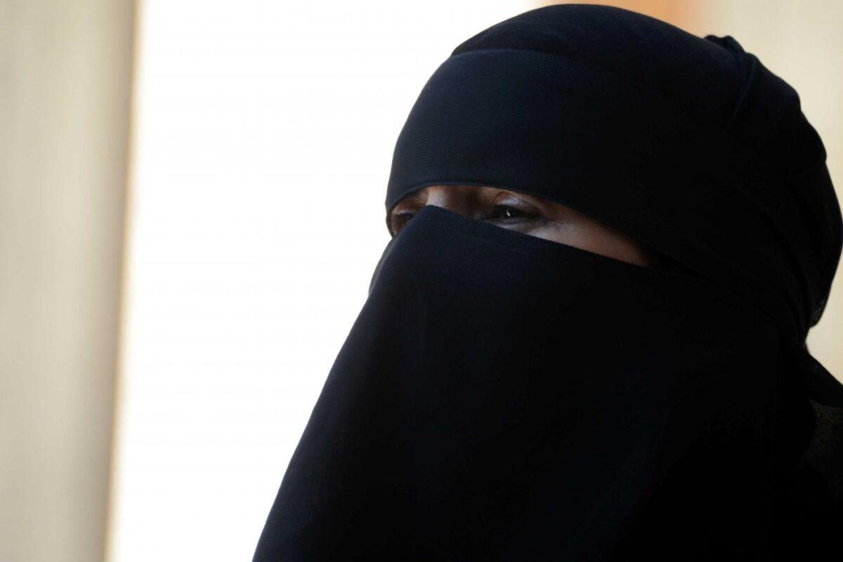 Il consigliere non si scusa e ci ricasca: «Togli il velo o ritorni al tuo Paese»
