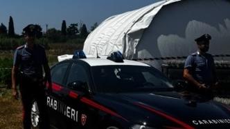 Carabinieri davanti alla serra (Foto dell’Arma)