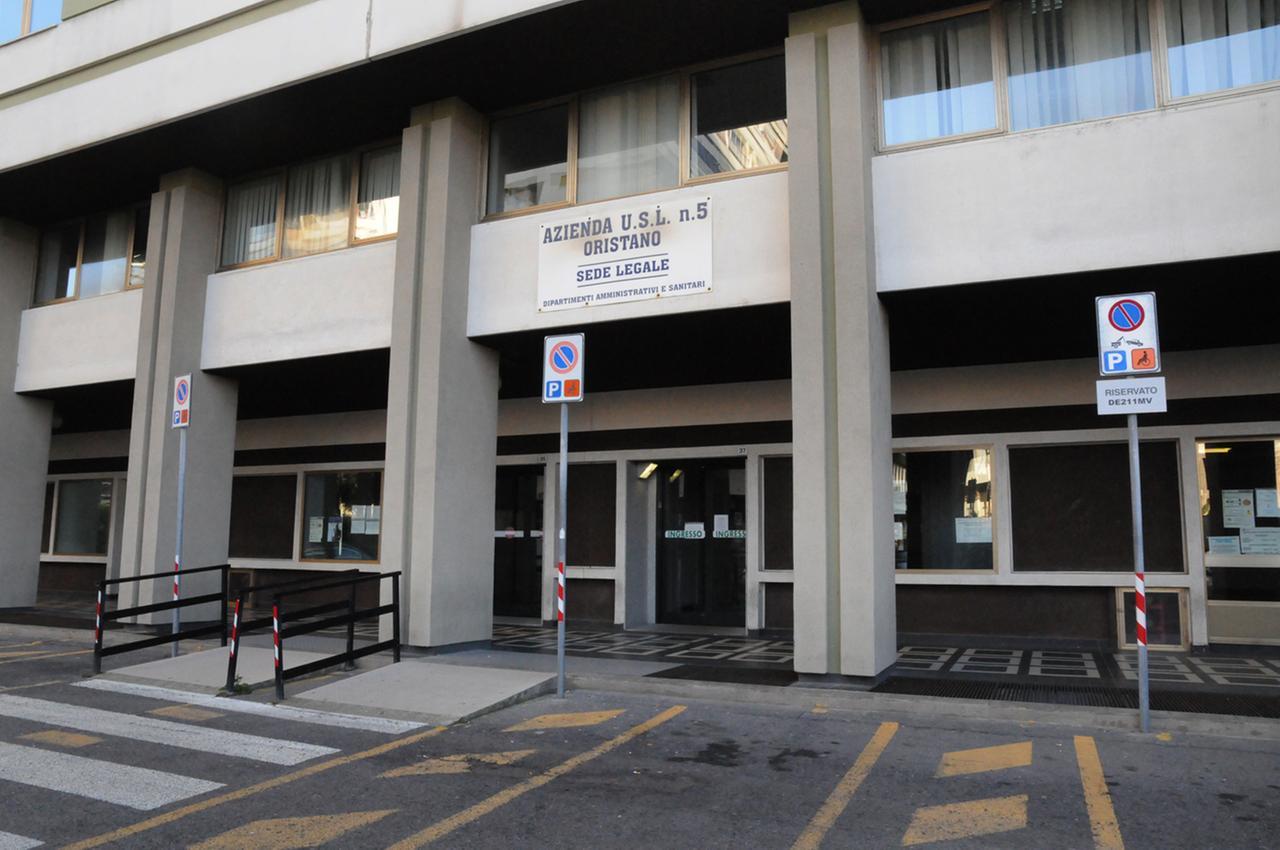 
	Ingresso della Asl 5 in via Carducci a Oristano

