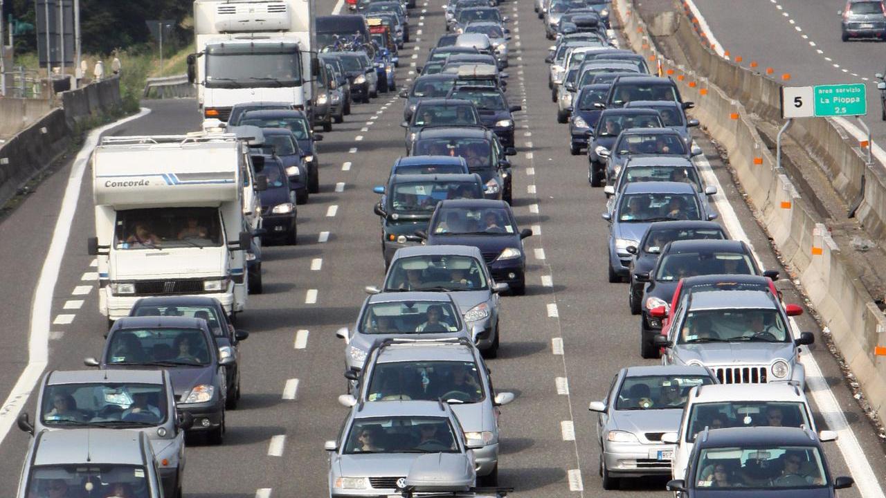 L’esodo dei 25 milioni giornata da bollino nero sulle autostrade italiane