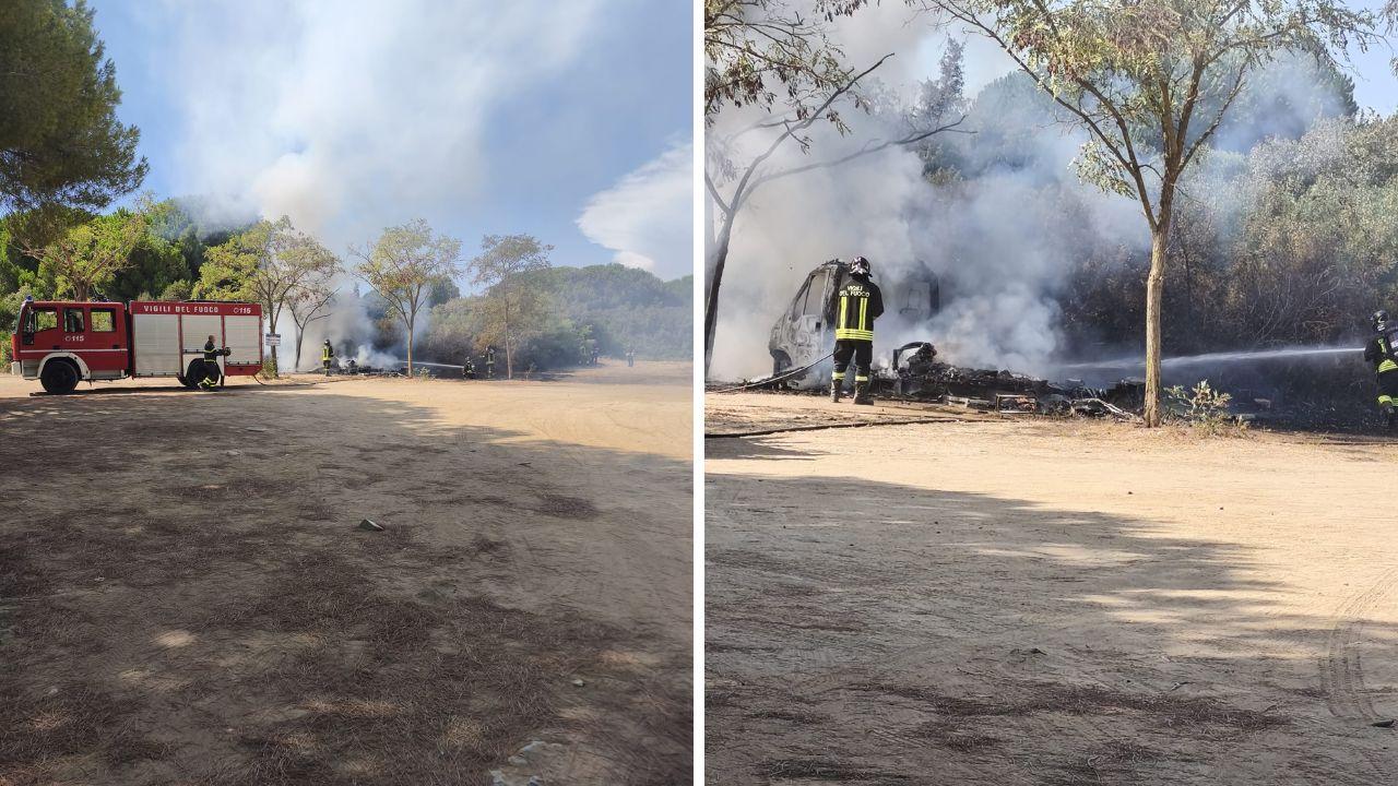 Orbetello, camper prende fuoco alla Giannella: colonna di fumo nero visibile dalla spiaggia