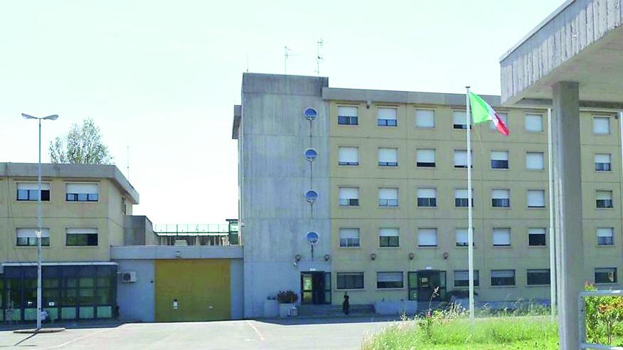 Detenuto esperto di Mma in carcere per omicidio aggredisce a pugni e ginocchiate un agente penitenziario