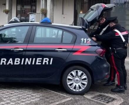 Picchiato e minacciato al bar per vecchi rancori di lavoro 