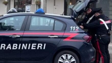 Picchiato e minacciato al bar per vecchi rancori di lavoro