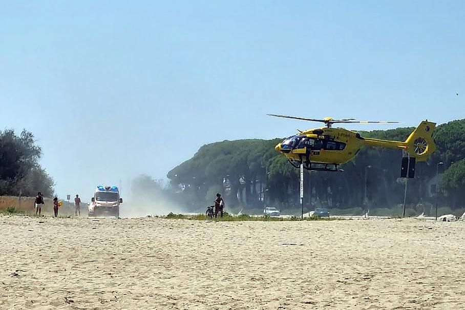 Lido Estensi, mamma e figlia rischiano di annegare: salvate