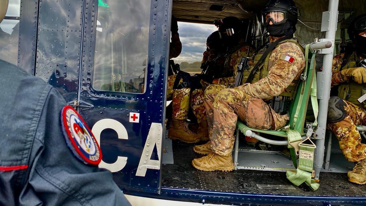 Piantagione clandestina di cannabis scoperta dai carabinieri, blitz congiunto con i Cacciatori di Sardegna: coltivatori in fuga