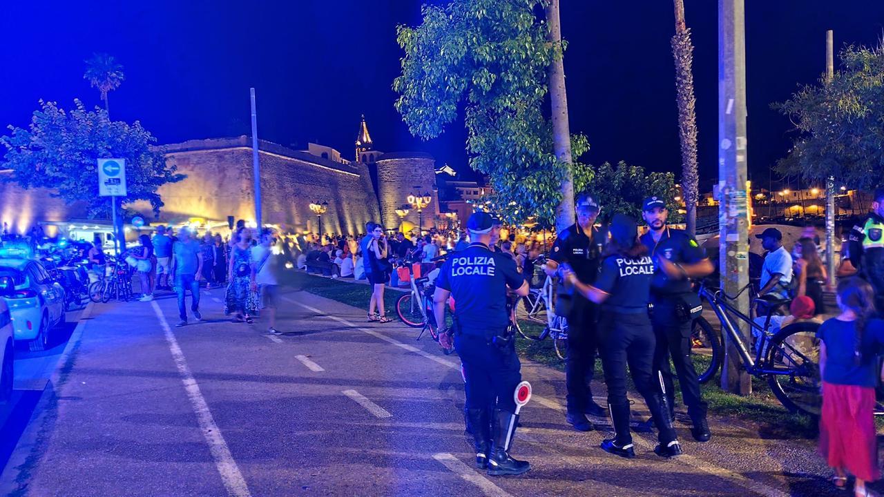 Alghero, commercio abusivo sul lungomare: blitz di Polizia locale e Guardia di finanza