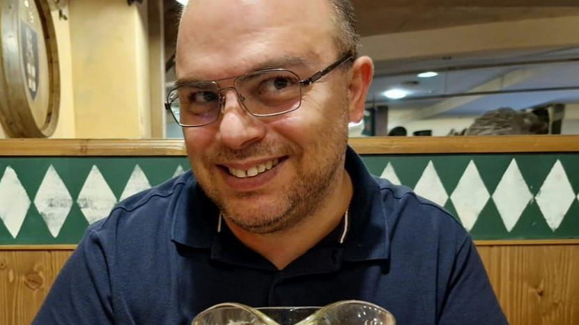 Il passato misterioso, l’agguato col cric, poi l’omicidio nella sede del 118: un anno dopo il delitto Pusceddu è ancora un giallo – Le ipotesi
