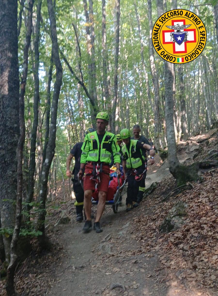 Domenica di soccorsi sull’Appennino: tre escursionisti feriti, uno cade per venti metri