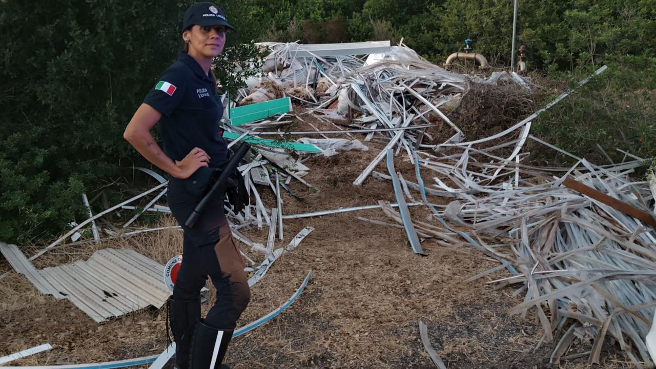 Sassari, dopo i rilievi di un incidente scoprono una mega discarica abusiva